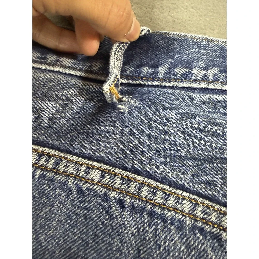 Levis tag reads
